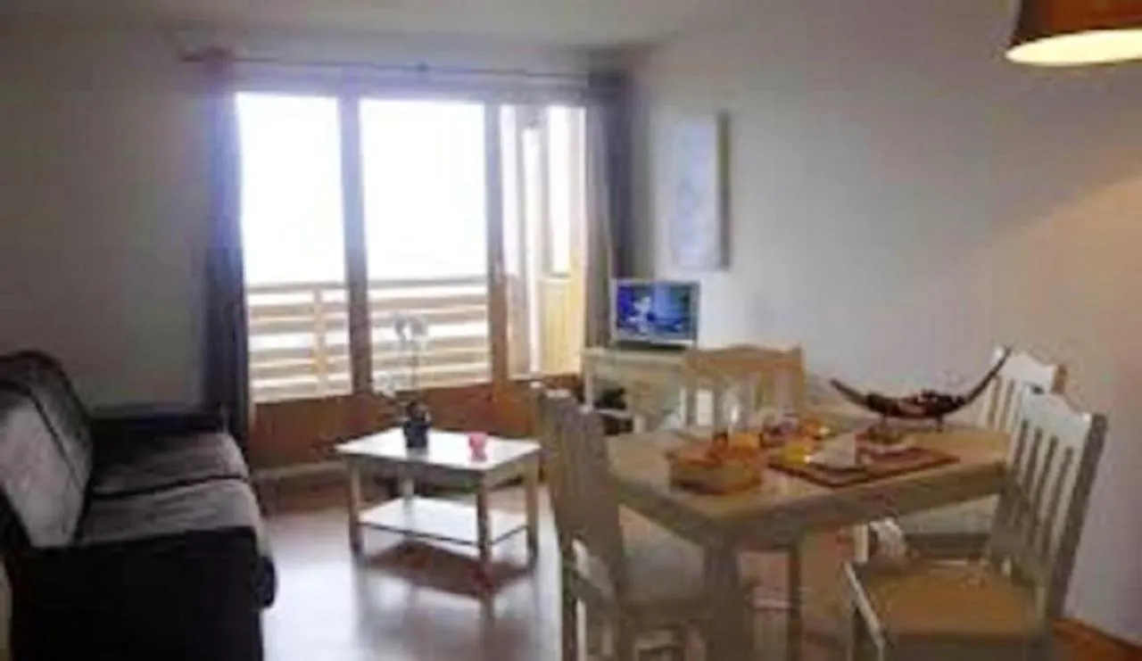 Apartment Appartement Confortable: Mountain View Retreat in Besse-et-Saint-Anastaise